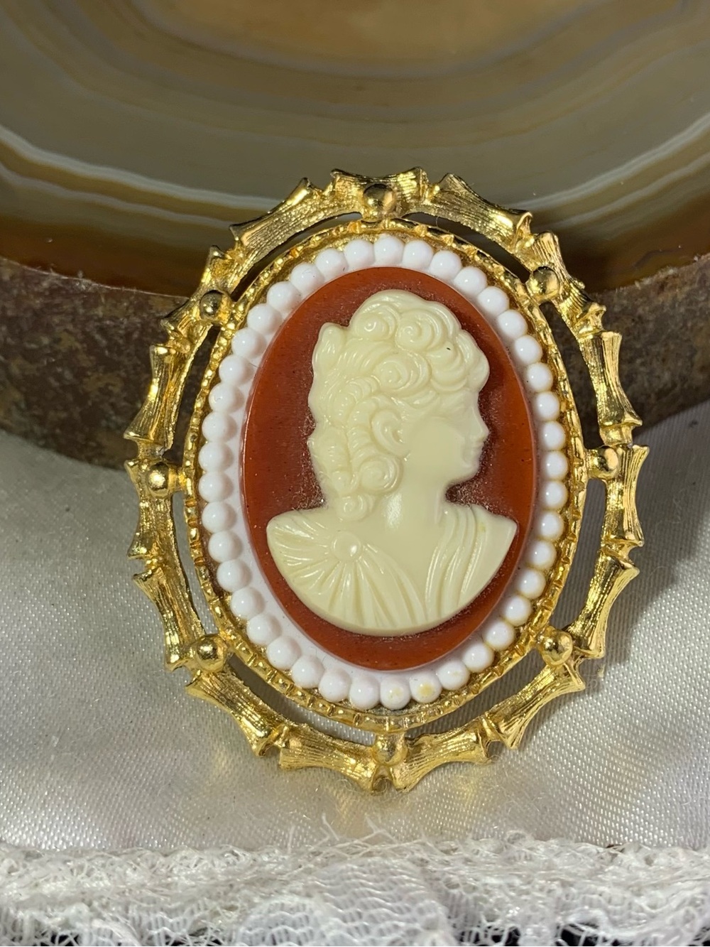 Vintage Gold-Tone Red and Cream Cameo Brooch /Pendant with Beaded Frame